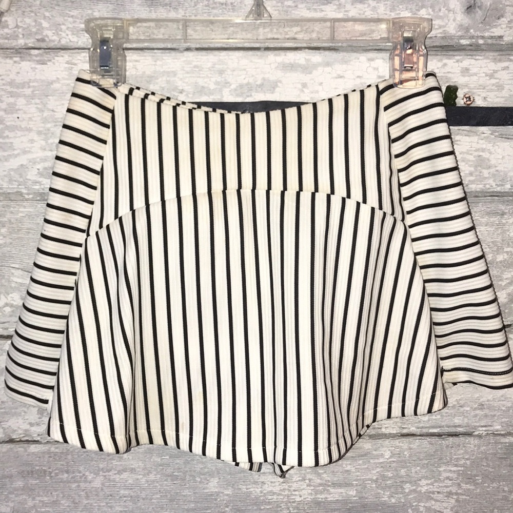 LF Rumor black & white striped skort